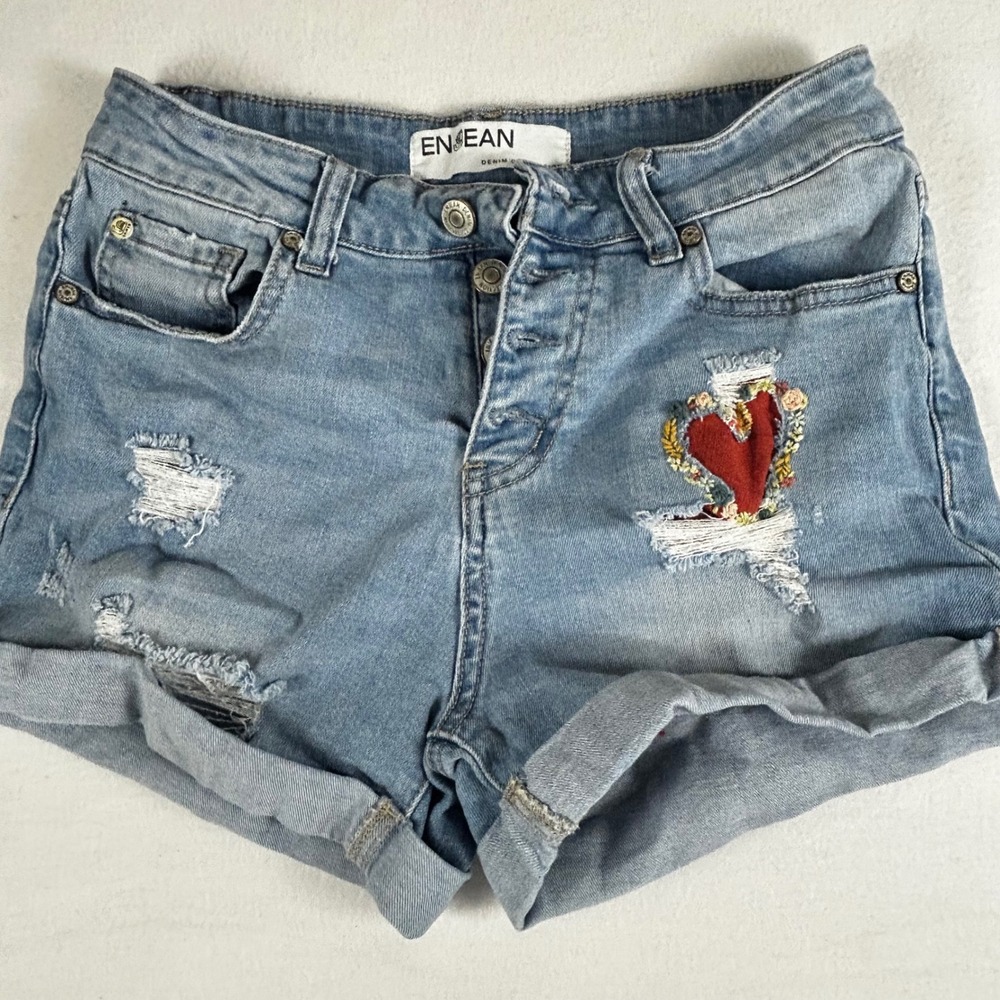 ENJEAN Women's Light Wash Denim Shorts with Heart Patch Distressed Cuffed Size M
